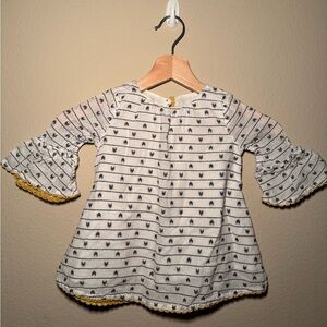 Max studio girls 2T flare Tunic long sleeve Top